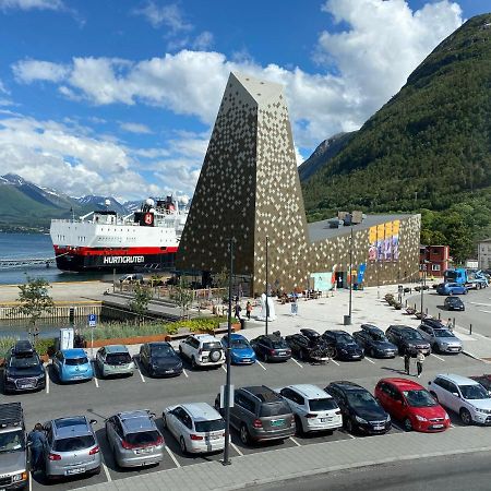 Andalsnes Sentrum Apartment No1 エクステリア 写真