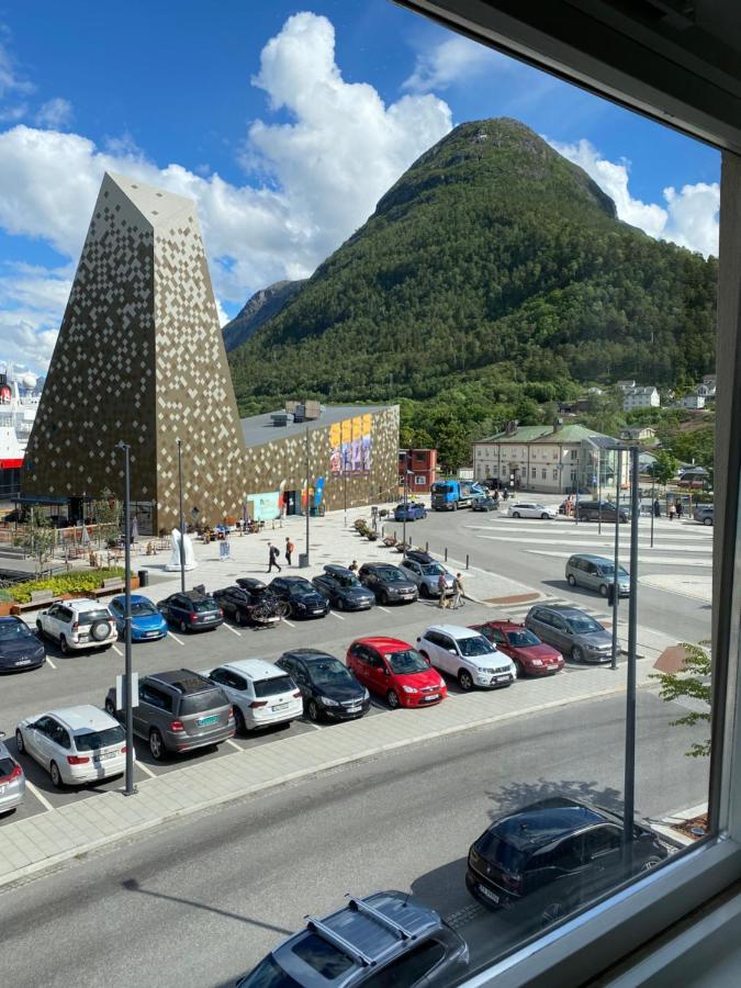 Andalsnes Sentrum Apartment No1 エクステリア 写真