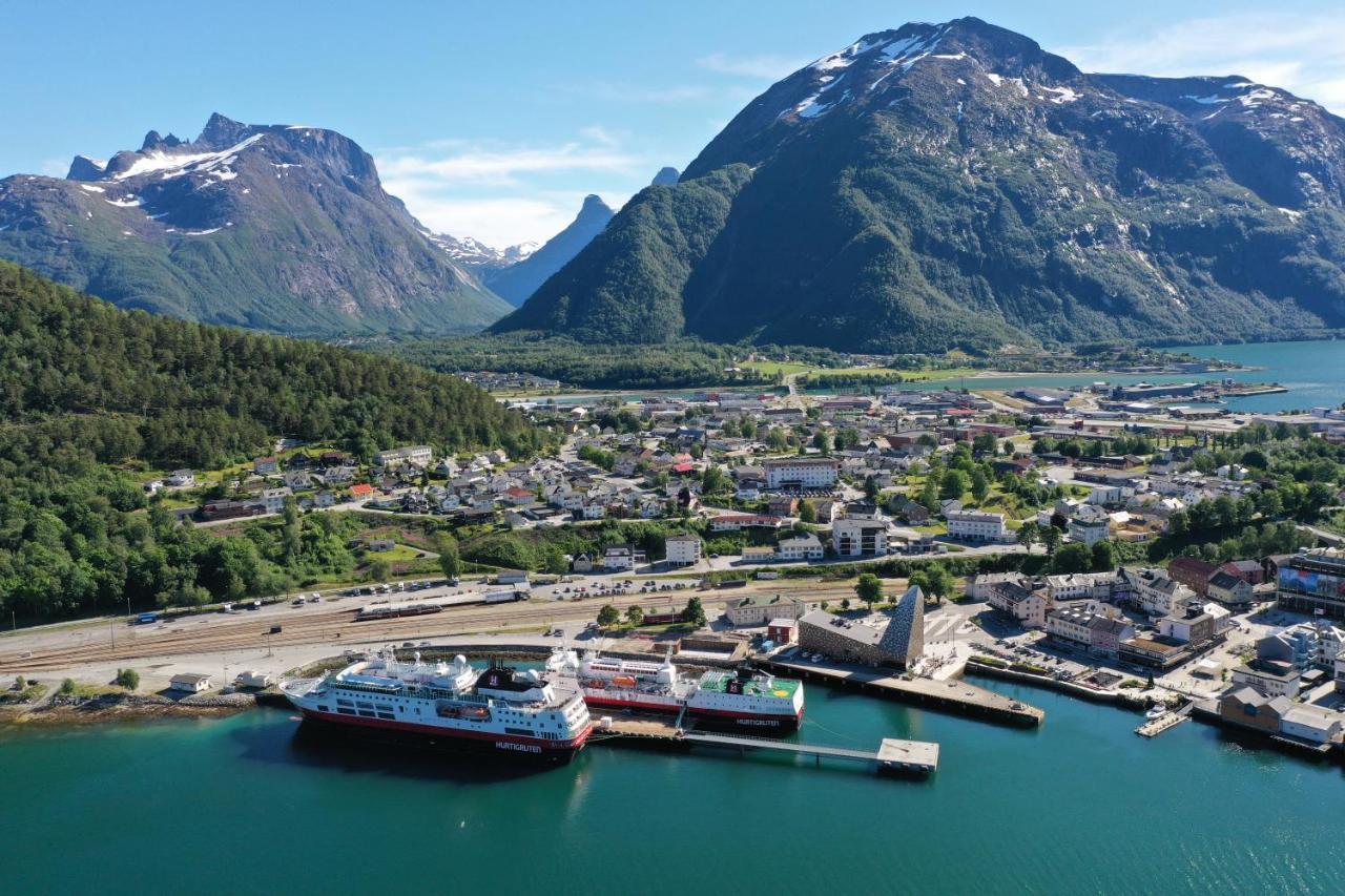 Andalsnes Sentrum Apartment No1 エクステリア 写真